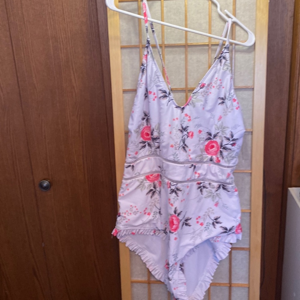 NWOT Shein swimsuit floral 4X one piece.